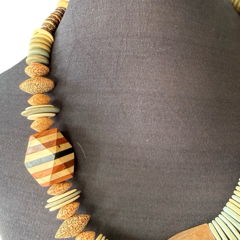 Wooden Bohemian Chuncky Beaded Statement Necklace Vintage - Picture 2 of 6